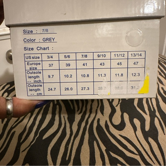 SOLD- OCTAVIOUS MARKS UNISEX FISHBONE CLOGS. MENS SIZE 7/8. WOMEN'S SIZE 9/10. - Picture 8 of 8